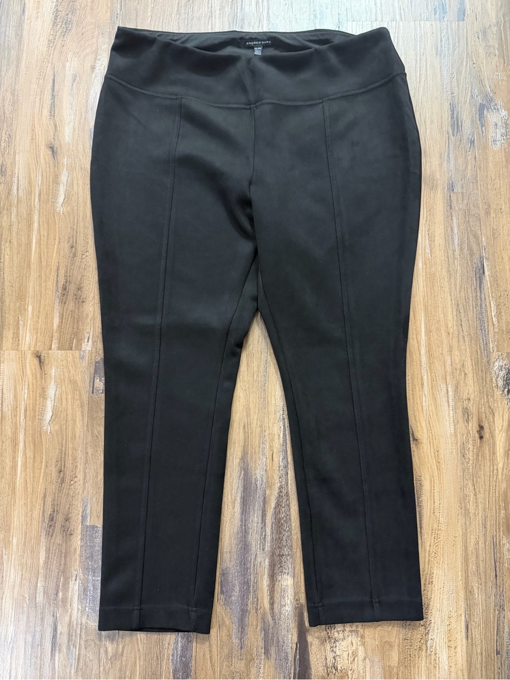 NWOT Andrew Marc Black Pull-On Faux Suede Women's PLUS Crop Ankle Ponte Pants